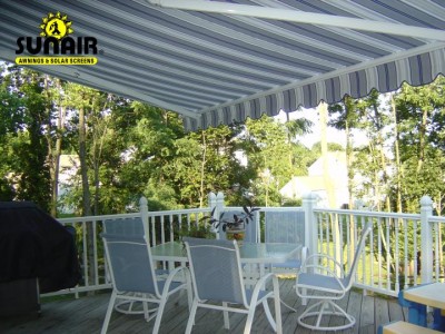 Sunstar%20retractable%20awning%20as%20seen%20from%20underneath.JPG